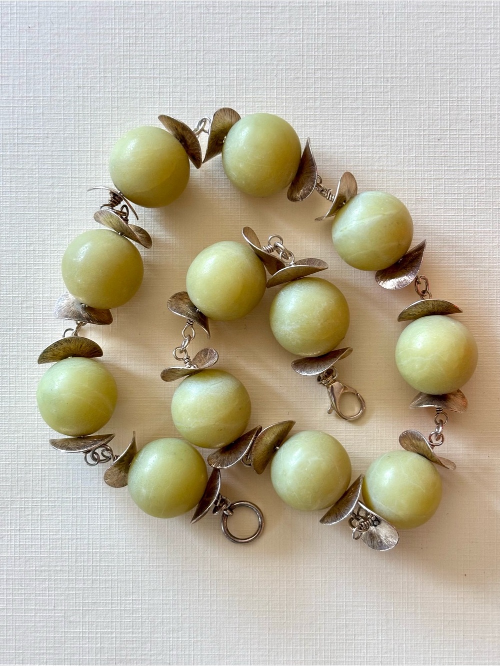 Vintage Chartreuse Yellow Green Thermoset Lucite Moonglow Choker Necklace 17.5 "